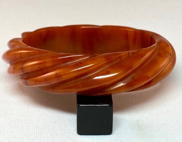 BB197 chunky marbled toffee spiral carved bakelite bangle